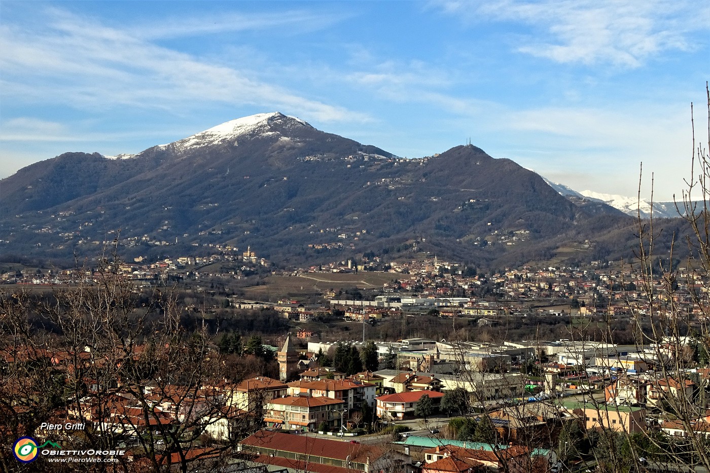 27 Dal sagrato del Santuario vista in Linzone.JPG